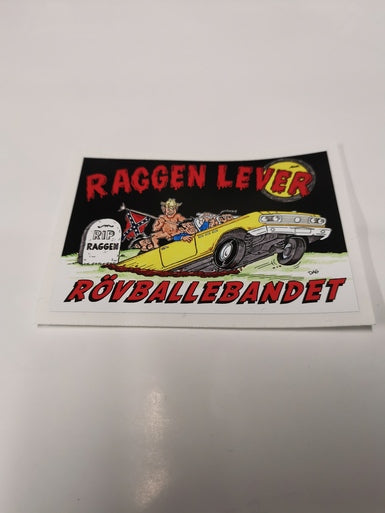 Raggen lever m/limmocab - klistremerke